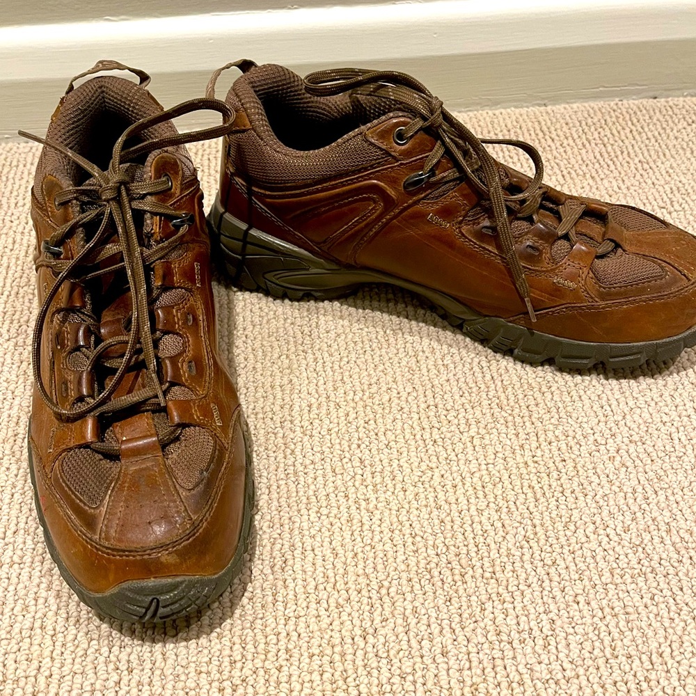 Vasque brown leather hiking boots. Brand is  vibrant us 10.5 m